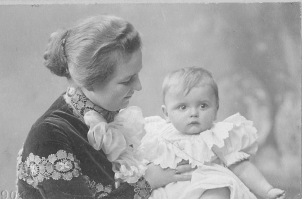 Irmgard Litten with Hans. Photo- hans-litten.de