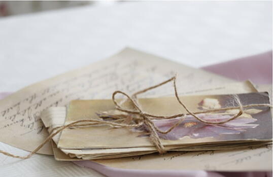 Letter bundle, Image by Margarita Kochneva from Pixabay